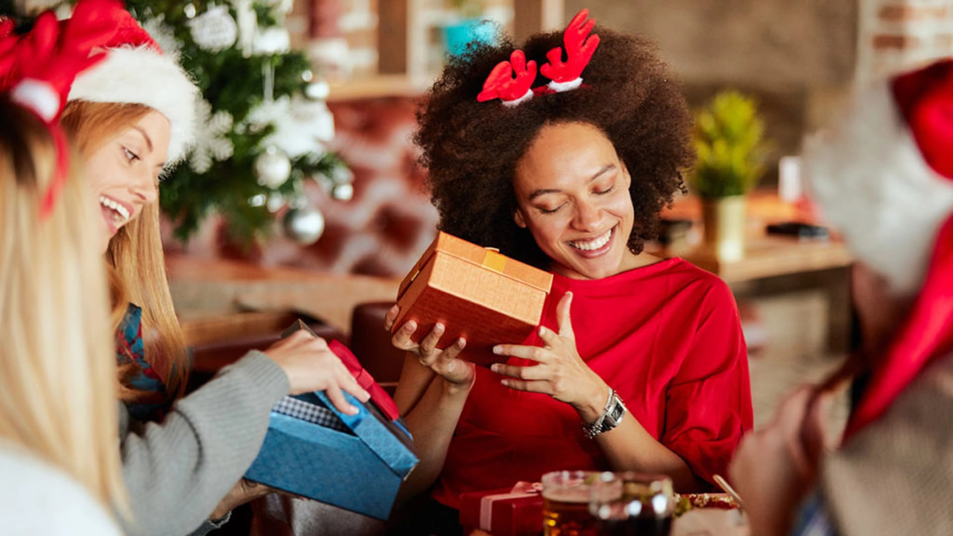 'Please Help!' Our Gifting Experts Answer Your Holiday Pleas