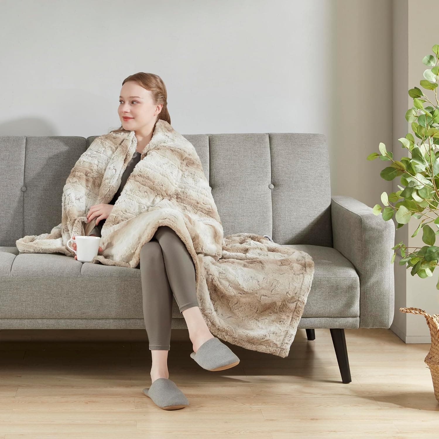 Beautyrest Zuri Reversible Faux Fur to Mink Electric Blanket (Sand Tip Dye Throw)